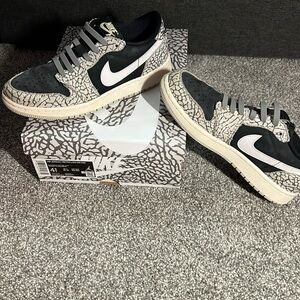 Air Jordan 1 Retro Low OG - size 4.5